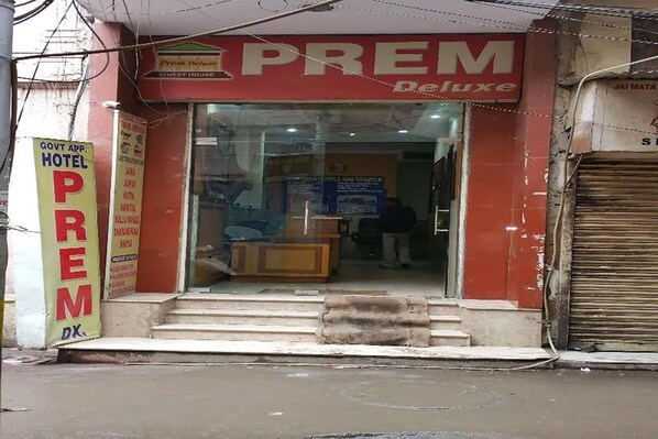 A hotel entrance with a sign reading "PREM Deluxe" and a "GOVT Approved Hotel" sign. - Hotel Prem Deluxe Guest House (New Delhi)
