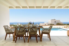 Outdoor dining - Villa White with Modern Design and Swimming Pool (Paros)