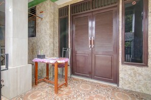 Reception - Hotel O Nakula Sadewa (Depok)