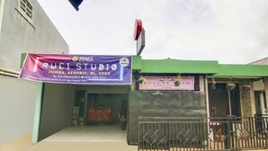 A building with a purple banner advertising 'Zumba, Aerobic, BL, Yoga' and a sign for 'Beauty & Health'. - Hotel O Nakula Sadewa (Depok)