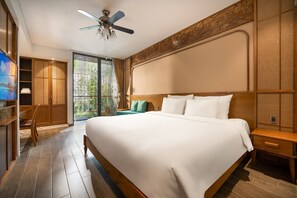 Studio, Pool View | In-room safe, desk, laptop workspace, blackout drapes - Vernalhome Boutique Danang Hotel (Da Nang)