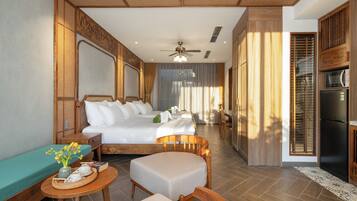 Apartment City View | In-room safe, desk, laptop workspace, blackout drapes