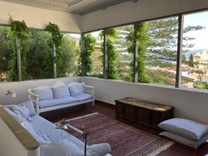 Interior - Patrician villa with beautiful views, near port, with garden (Idra)