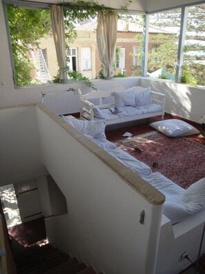 Interior - Patrician villa with beautiful views, near port, with garden (Idra)