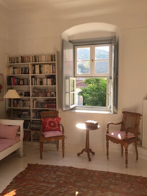 Interior - Patrician villa with beautiful views, near port, with garden (Idra)