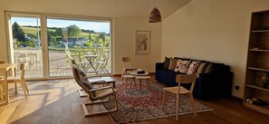 Living area - Spacious, comfortable, 4 bedroom attic (Gurmels)