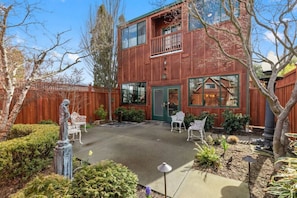 Terrace/patio - The Peerless Hotel | Junior Suite #5 | Jetted Tub (Ashland)