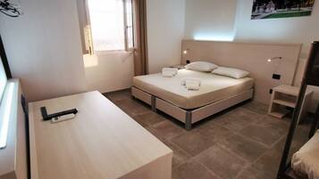 3 Schlafzimmer, Schreibtisch, Reisekinderbett, WLAN