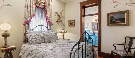 1 室のベッドルーム、デスク、WiFi (無料)、ベッドシーツ