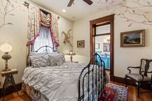 1 bedroom, desk, free WiFi, bed sheets - The Peerless Hotel | Signature Room #6 | Clawfoot Tub (Ashland)