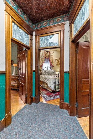 1 habitación, escritorio, wifi gratis y ropa de cama