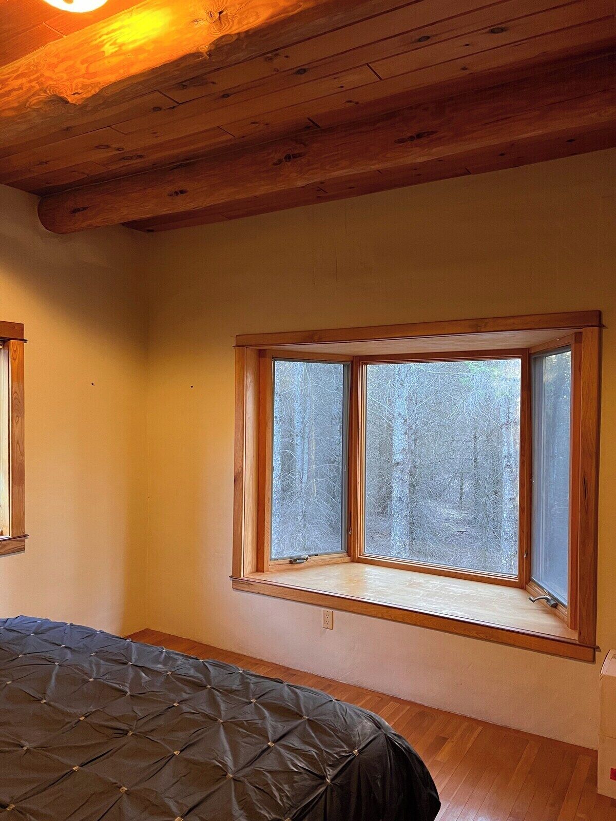 4 quartos, ferros/tábuas de passar roupa, berço de viagem