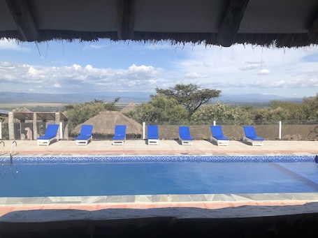 2 piscinas al aire libre, sillones reclinables de piscina