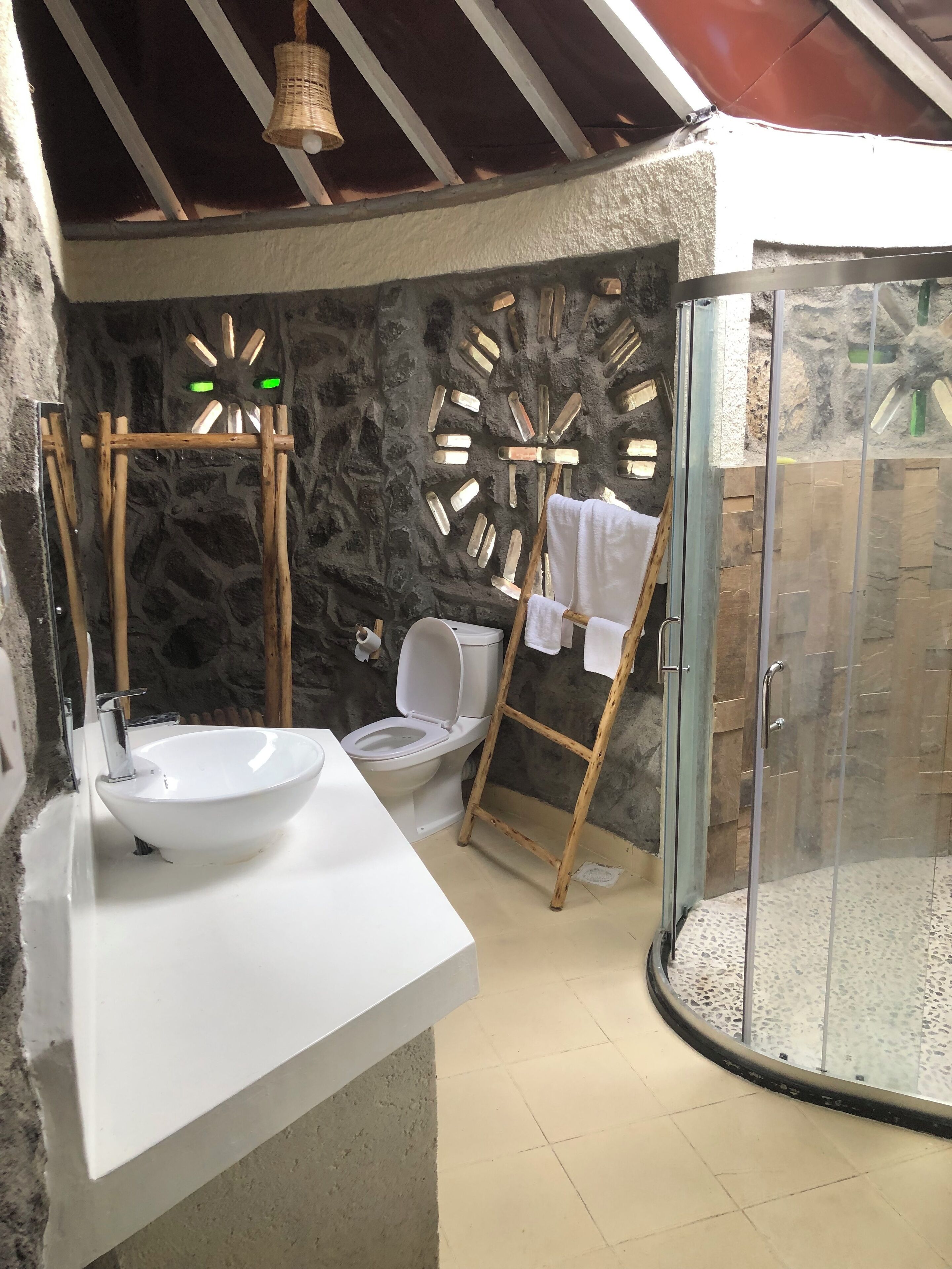 Casa de ciudad familiar | Baño | Regadera, amenidades de baño gratuitas, pantuflas, toallas 
