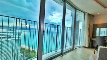 Studio – junior | Skrivebord, blendingsgardiner, strykejern/-brett og wi-fi (inkludert)