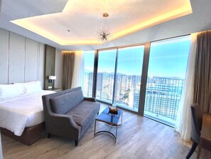 Studio Junior | Bureau, rideaux occultants, fer et planche à repasser, Wi-Fi gratuit