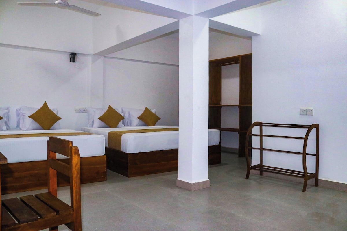 Habitación cuádruple Confort | 1 habitación, sábanas de algodón egipcio y ropa de cama de alta calidad