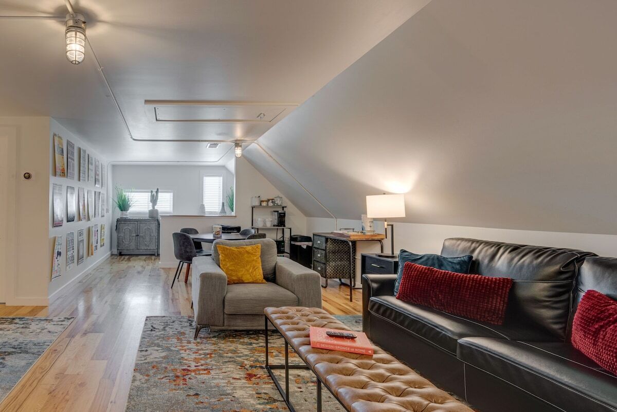 Centrally located, Peaceful Nights. Easy access to all Nashville has to offer.