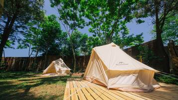 Romantic Tent | Courtyard view