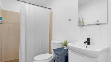 Shower, towels, shampoo