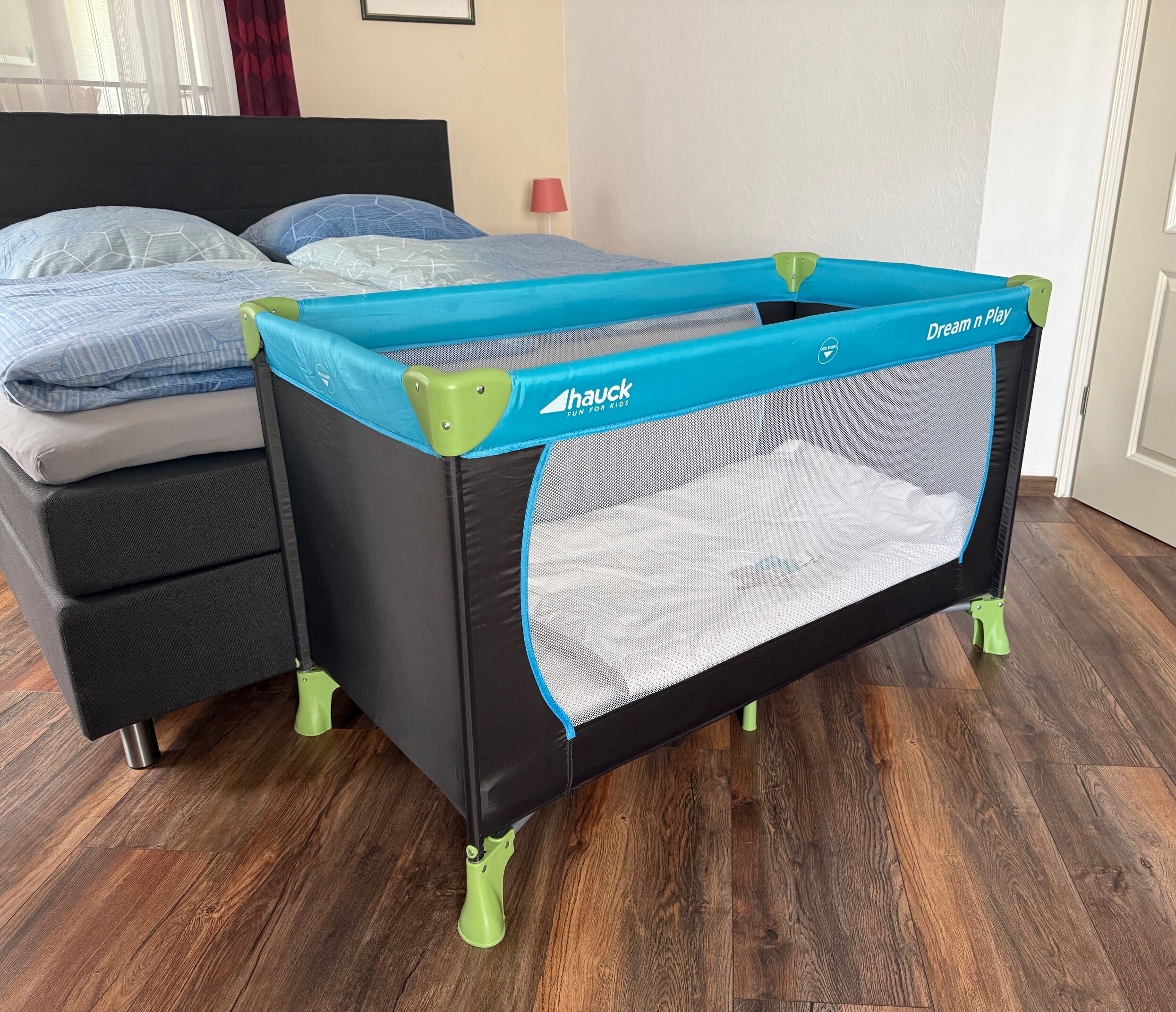 2 bedrooms, desk, travel cot, free WiFi