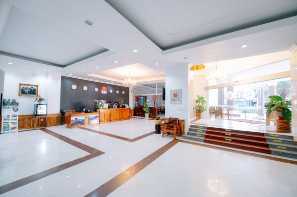 Reception - Lisha roungnakhone hotel (Vang Vieng)