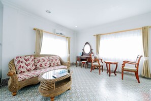 Suite monolocale luna di miele | Biancheria da letto ipoallergenica, una scrivania, postazione laptop