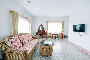 Honeymoon Studio Suite | Hypo-allergenic bedding, desk, laptop workspace, blackout drapes - Lisha roungnakhone hotel (Vang Vieng)