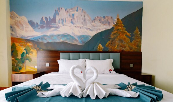 Standard Double Room | Hypo-allergenic bedding, desk, laptop workspace, blackout drapes - Lisha roungnakhone hotel (Vang Vieng)