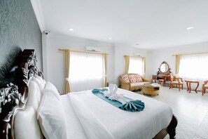 Suite monolocale luna di miele | Biancheria da letto ipoallergenica, una scrivania, postazione laptop