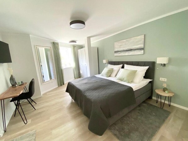 2 habitaciones, tabla de planchar con plancha, wifi y ropa de cama 