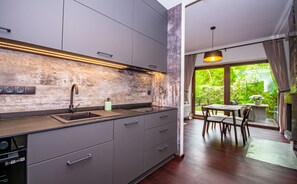 Kühlschrank, Ofen, Herdplatte, Geschirrspüler