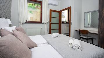 2 bedrooms, desk, iron/ironing board, travel crib