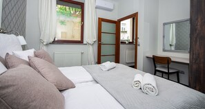 2 bedrooms, desk, iron/ironing board, travel crib