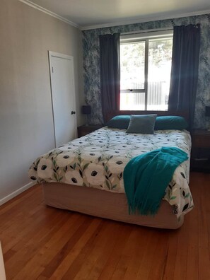 3 bedrooms, bed sheets