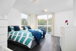 4 bedrooms, iron/ironing board, free WiFi, bed sheets