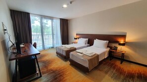 Individually decorated, desk, laptop workspace, soundproofing - Carousel Hotel (Tbilisi)