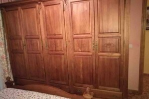 2 dormitorios, tabla de planchar con plancha, wifi gratis y ropa de cama