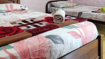 Triple Room | 1 bedroom, bed sheets