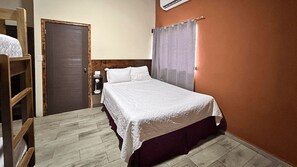 2 bedrooms, iron/ironing board, bed sheets - Villa Noelia, Suite Garden, Lago de Coatepeque. (Lago de Coatepeque)
