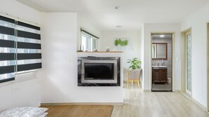 Basic Room, 2 Bedrooms (1001) | 2 bedrooms, free WiFi - Jeju Jojunolle Pension (Jeju City)