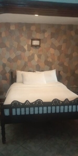 Individually decorated, individually furnished, desk, laptop workspace - Palms Paradise Furnished Apartments (Nairobi)