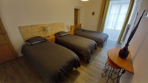 6 habitaciones, cuna de viaje, wifi gratis y ropa de cama
