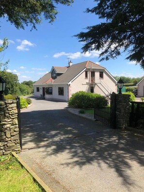 아파트, 퀸사이즈침대 2개 | 외관