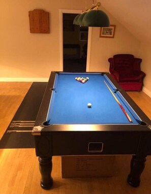 Apartment, 2 Queen-Betten | Spielezimmer