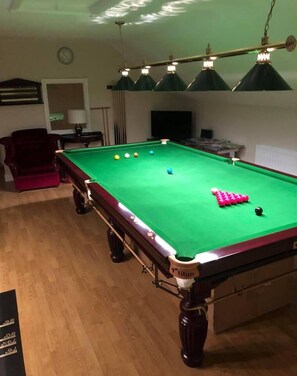 Apartment, 2 Queen-Betten | Spielezimmer