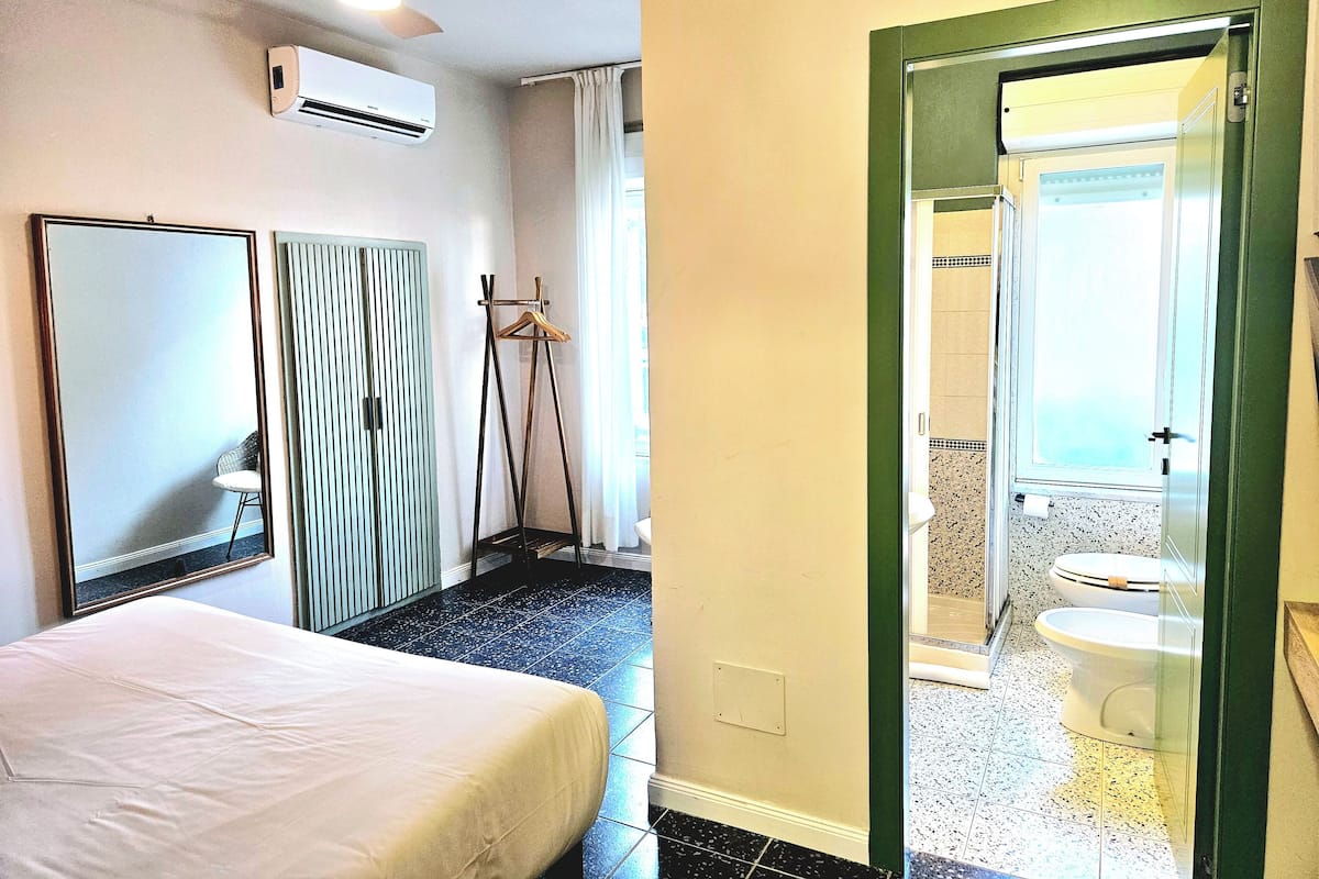 Economy kamer | Een bureau, gratis wifi, beddengoed