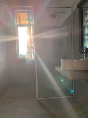 Shower, rainfall showerhead, hair dryer, bathrobes - thihawa eco huts yala (Thissamaharama)