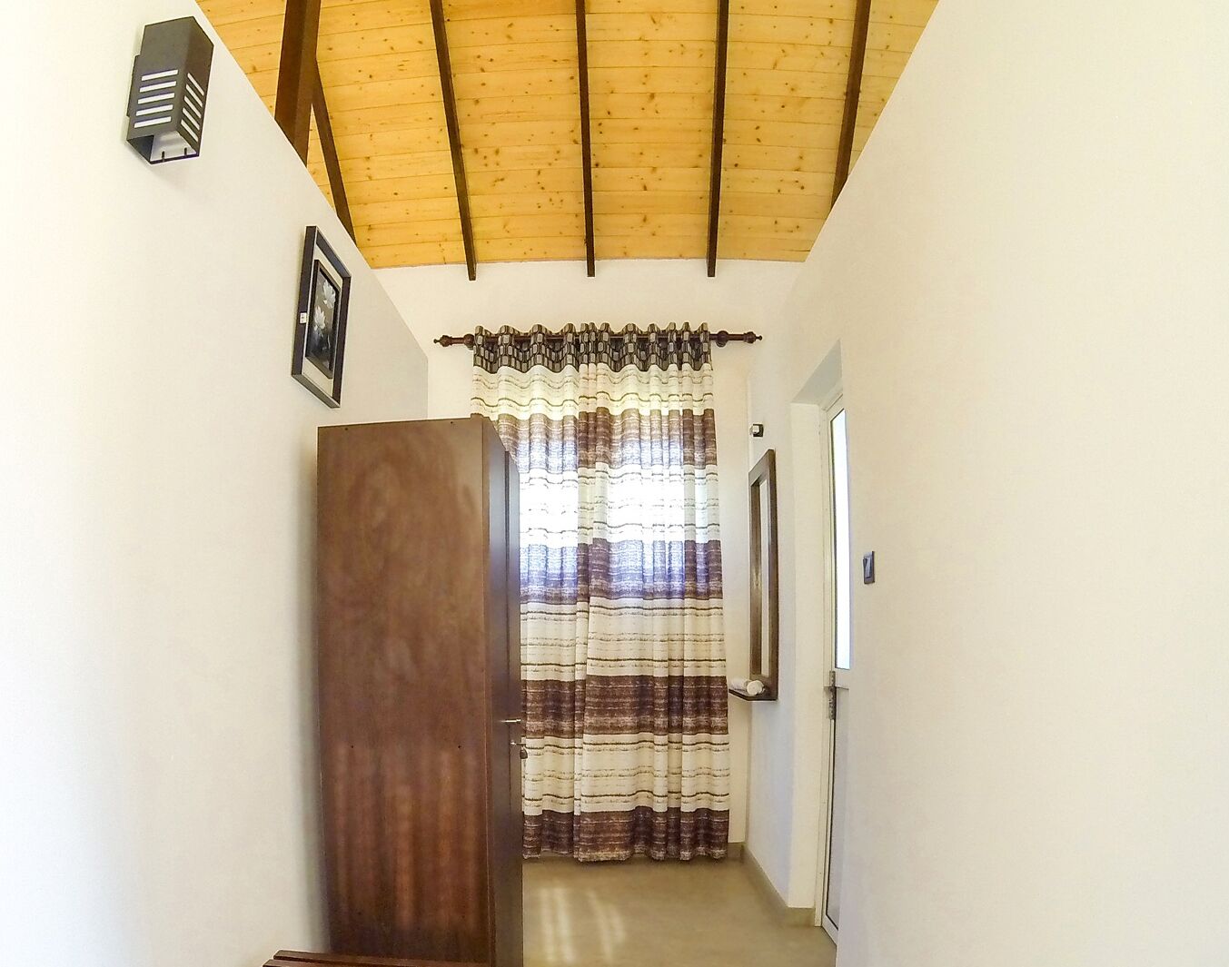 ميني بار وواي فاي مجانًا