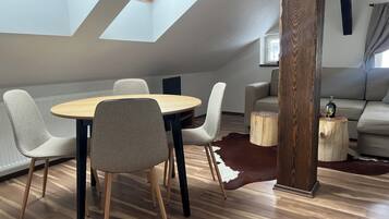 Comfort Suite | Living area | 20-inch LCD TV with satellite channels, TV